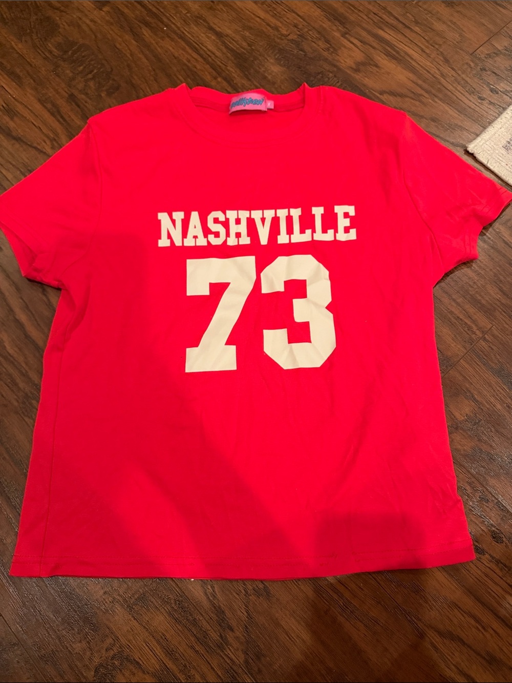 Edikted Nashville Red 73’ Baby Tee